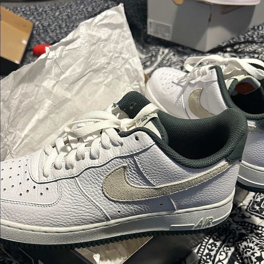 Nike White and Green Sneakers